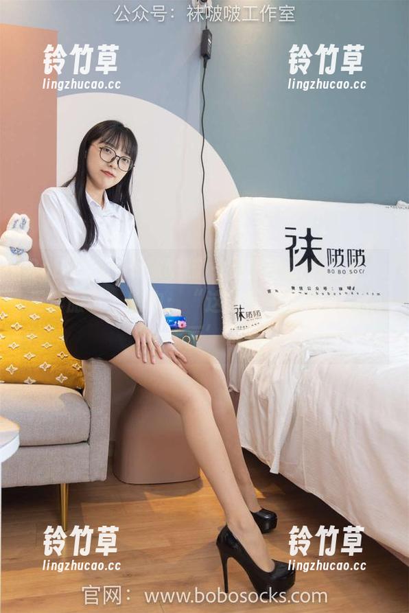 BoBoSocks袜啵啵-小甜豆 BoBoSocks袜啵啵 - 原图中的小甜豆,三套服装,脑内:“这搭配不会有人喊她‘小土豆’吧?”