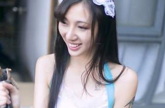 GIRLT果团网 – 别问了，林弯弯的天台套图咋下载啊？