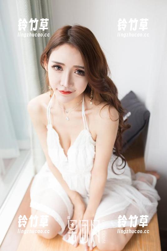 GIRLT果团网 - 白色不仅是配色，还是龚玥菲心底的‘吼’声，因为太好看而变得哑巴的作品