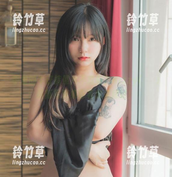 手里的牛仔裤照片不过瘾？Hizzy(히지)最新写真集等着你来探讨！