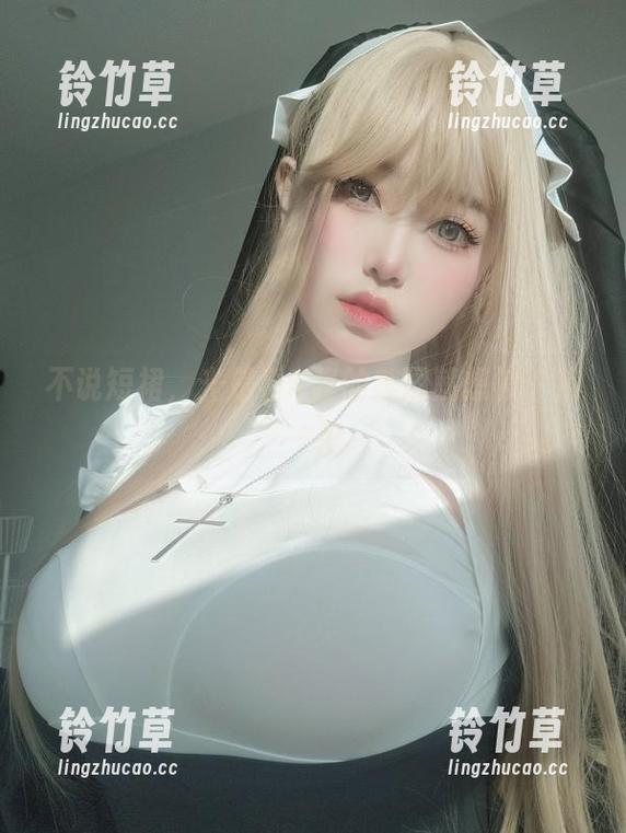 不说短裙，光是看K酱的美图就想被“捞”一把。