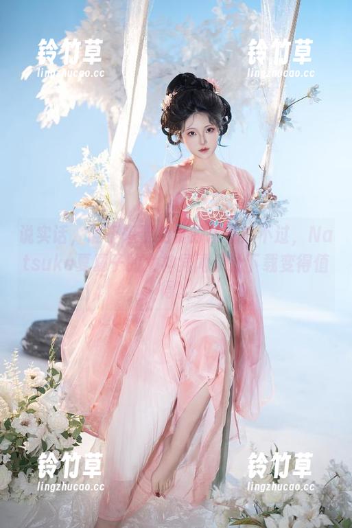 Natsuko夏夏子 说实话,谁不想要免费的东西?不过,Natsuko夏夏子的女神异闻录让下载变得值得。