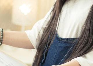 TouTiao头条女神 – 梁芮溪与眼镜——这是视觉上的一场较量，原图谁输谁赢？