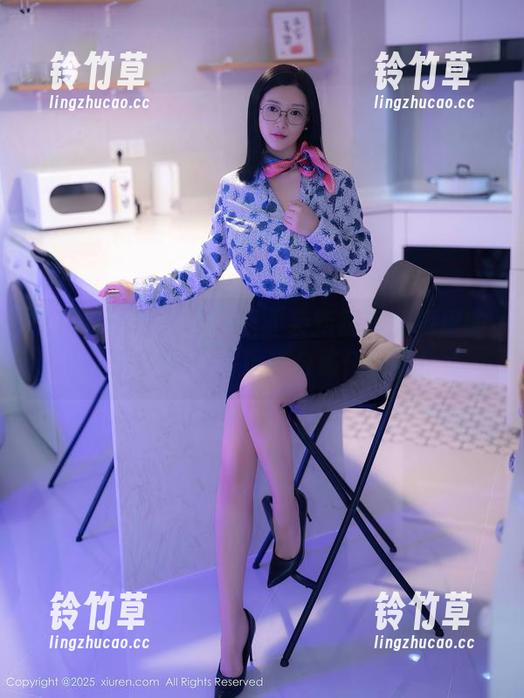 Xiuren秀人网 - 职业装新解：私房里的养乐多Doll，逗趣合集任你看！