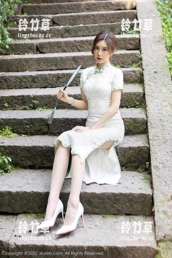 Xiuren秀人网-拍黄瓜girl Xiuren秀人网 - 来来来,拍黄瓜girl的图包,全套美腿展示,先别忙着翻