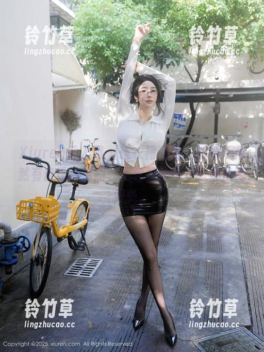 Xiuren秀人网-潘娇娇 Xiuren秀人网 - 连衣裙私拍,潘娇娇果然有自己的套路,图包里的每一张都恰到好处。