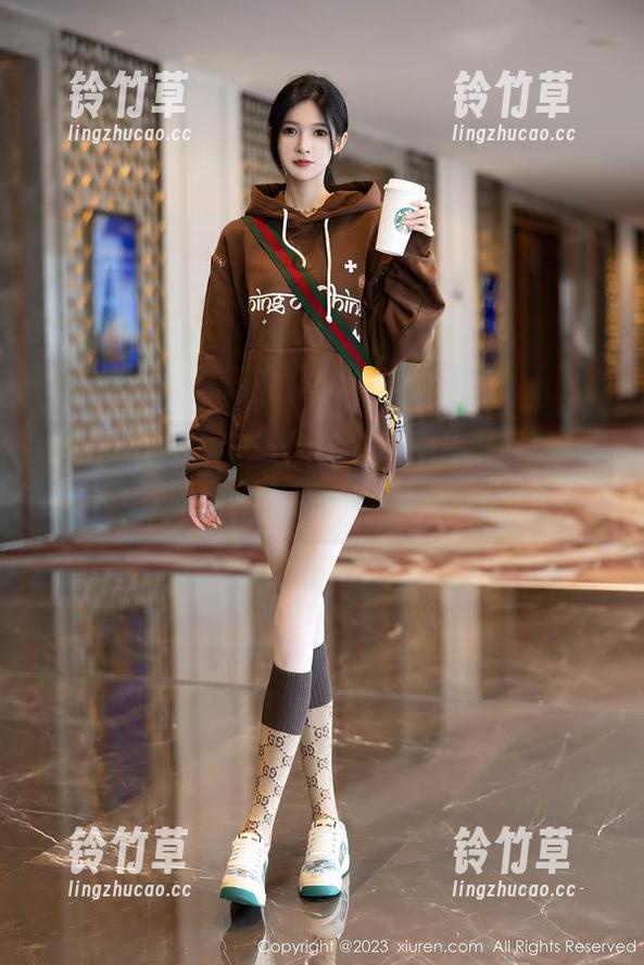 Xiuren秀人网-糯美子mini Xiuren秀人网 - 糯美子mini:黑丝肚兜儿的图集,更新啥好呢?!