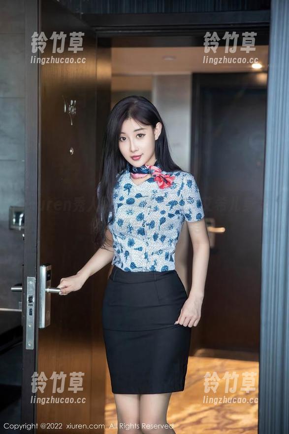 Xiuren秀人网-艾希儿 Xiuren秀人网 - 原图解构:艾希儿身穿修女裙的别样柔美