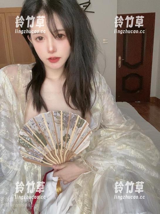 倦倦喵 这是倦倦喵的白裙私拍,拍得这么好,隔壁的风都羞愧得不敢吹了!