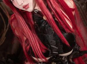 小春的“制服风”加持，切切celia的私房合辑成型了