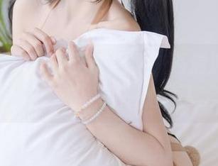 咬一口兔娘与星空的情愫，高清派对图片让这一刻变得更加动人。
