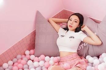 嗲囡囡 – 还是陈梵妮和她的裸足：这画面，我的眼睛要忙逛了！