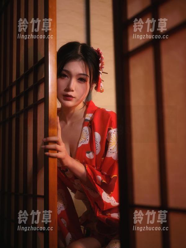 大梨子不是御姐 灵魂出窍的大梨子不是御姐,cos演绎圣路易斯,原图松松垮垮也好看啊!