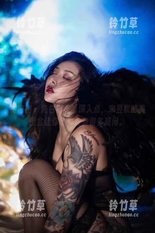 宋昱欣 微密圈 - 纯白概念再深入点,宋昱欣的美图会让你心中盘旋很多疑问。