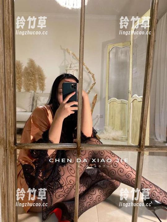 宸大小姐 微密圈 - 还以为套装只能低调出门,没想到宸大小姐在这里翻出了新花样!