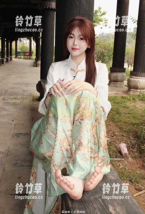 小众视觉 - 小薯条居家写真集，带着尴尬与萌态的下载邀请！