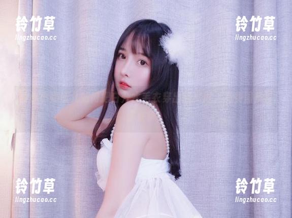 小小奶瓶儿 看小小奶瓶儿如何把白开水毛衣穿出新高度,免费图集等你来拿!