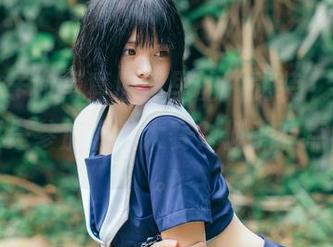 小野妹子w写真原图里的‘武装’，是要打怪还是参加潮流大赛？似乎有点不清楚。