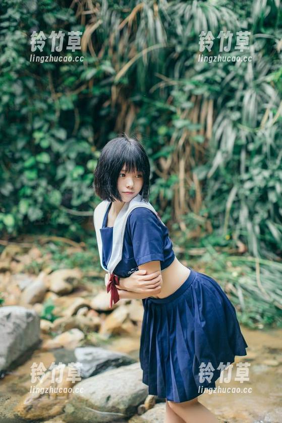 小野妹子w写真原图里的‘武装’，是要打怪还是参加潮流大赛？似乎有点不清楚。