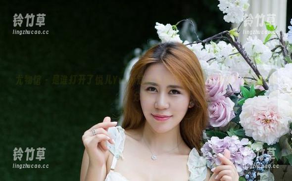尤物馆-悦儿Yuky 尤物馆 - 是谁打开了悦儿Yuky这瓶私房作品中的裤里丝?画面感满分啊。