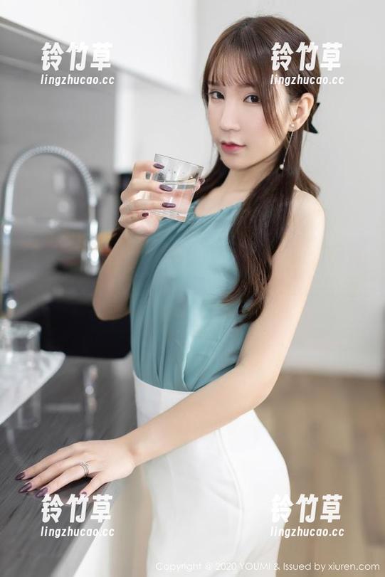尤蜜荟-左冰Queen 尤蜜荟 - 左冰Queen的裤里丝:这搭配算是新尝试吗?分享一下我的不同寻常的看法