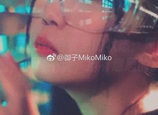 御子Yumiko在毛衣里的状态：原图加精选，不得不说，挺有意思的。