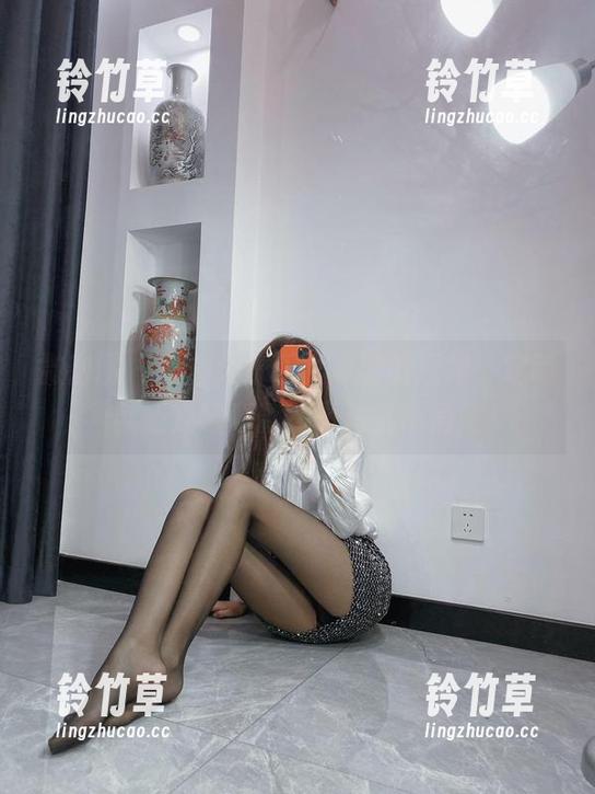 杨大乐乐很靠谱 微密圈 - 看杨大乐乐很靠谱的短裙,定制款还是随意款?图片说不清楚