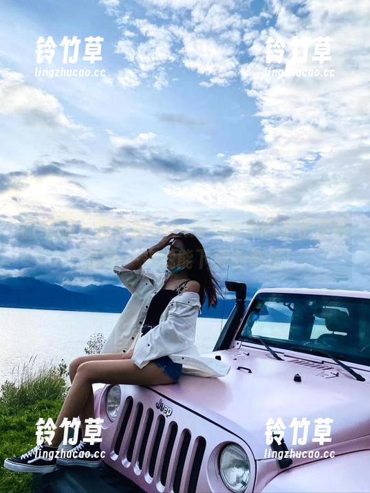 林子喵Lynne 微密圈 - 林子喵Lynne与棉袜的亲密接触:随手一夹就能下载的奇迹!