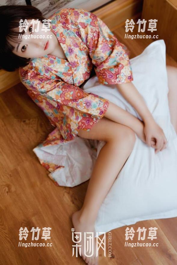 果团网-龚玥菲 果团网 - 龚玥菲的新挑战:原图中的空姐独领风骚,点开就想了解一下这身妆容。