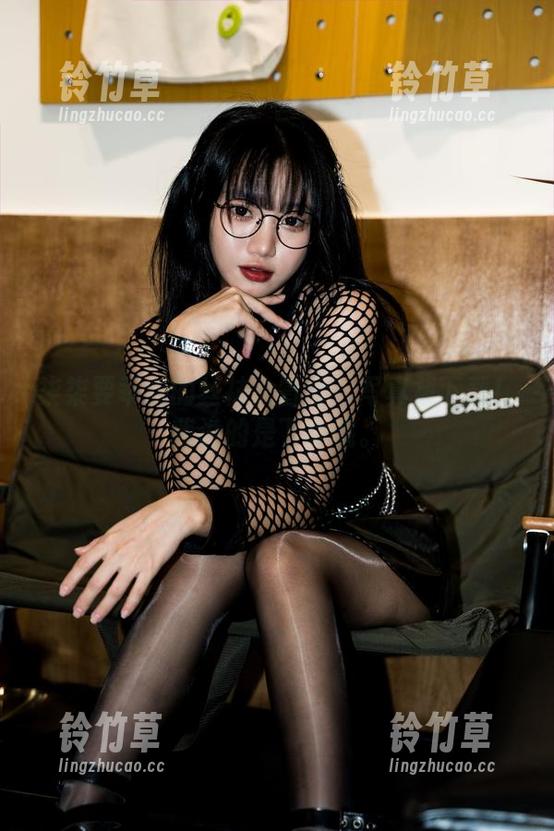 柒柒要乖哦 柒柒要乖哦的丝袜大冒险:写真集下载!我说的是下载哦。