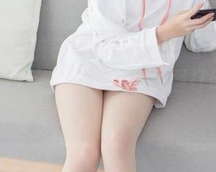 森萝财团 – 裤子已无存在感！小梓的丝袜高清套图，穿上这些，你妄图打破“严肃”的日常！