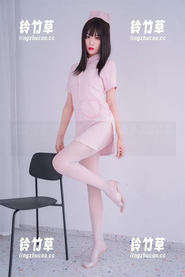 海克斯科技小蛋糕 美脚来袭,没想过海克斯科技小蛋糕还能这样写真分享?