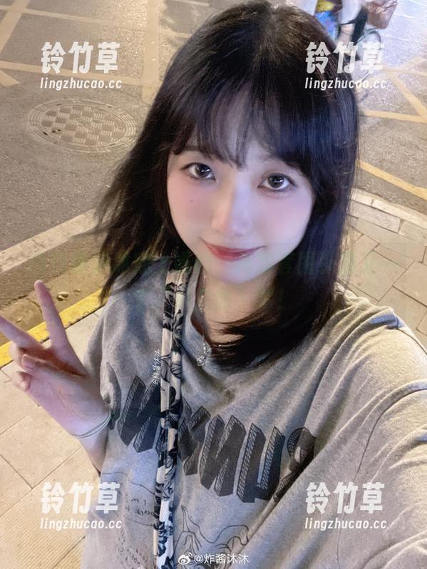 炸酱沐沐 当炸酱沐沐穿上婚纱,高清套图引发又一个“小白脸”梦!