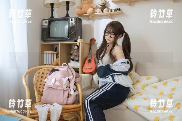 制服不止是装扮，神沢永莉的美图让我产生了想要入职的冲动！