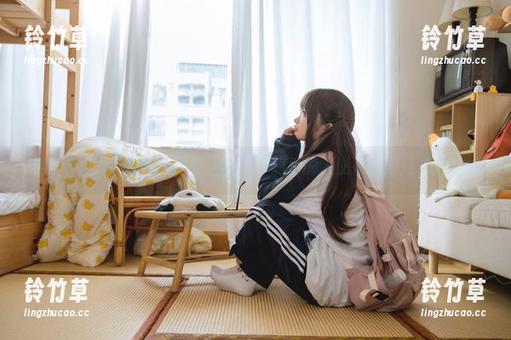 神沢永莉的牛仔裤和卫衣搭配，下载后的人生从此开挂，哈哈！