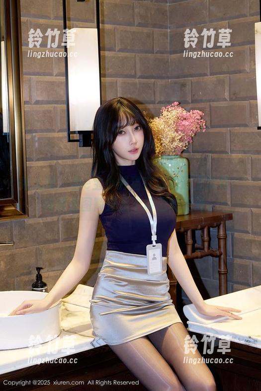 秀人网-e宝小野猫 秀人网 - 当e宝小野猫在海边遇上泳装,高清美图简直是个诗意的意外。