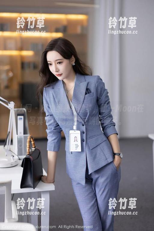 秀人网-伊一Moon 秀人网 - 旗袍裹挟着的梦,伊一Moon在写真中如同漫步云端的仙子。