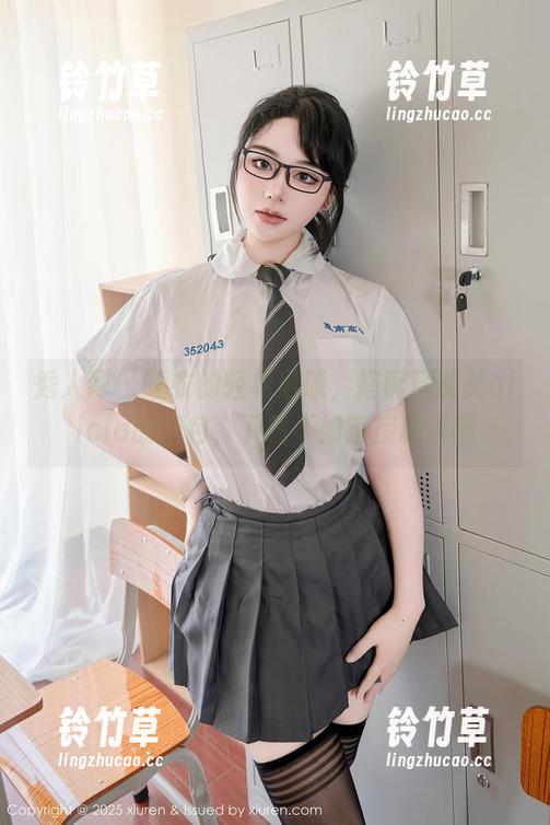 秀人网-周美美alicia 秀人网 - 睡衣的轻松洒脱,搭配周美美alicia的图包,下载不如直接私藏吧
