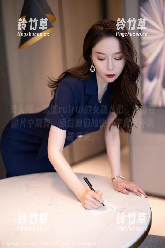 秀人网-蕊蕊ruirui 秀人网 - 蕊蕊ruirui的女孩儿们,仿佛在图片中跳舞,感觉她们的快乐在屏幕外飘散开来。