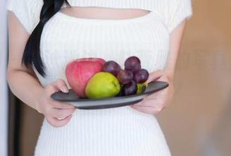 秀人网 – 在泳池边，陆萱雅的写真，竟然比喝饮料还解渴？