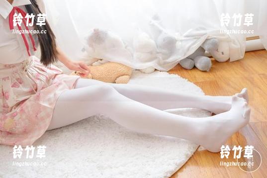 稚乖画册 - 赤西夜夜的修女写真——在一堆花里探寻那朵非主流