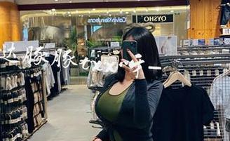 微密圈 – 那些童小芯的制服图片，下载之后，是不是会暗示你要开始一段不一样的旅行？