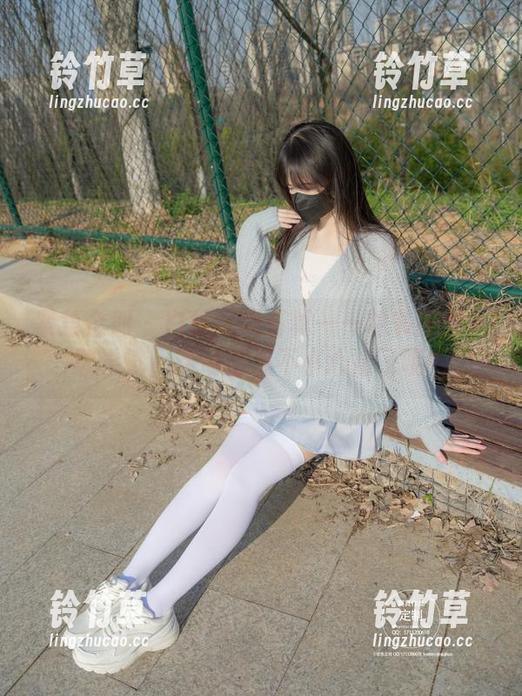 紧急企划 - 白丝系列写真——林书辞也真敢尝试，活动得怎不小心扭了呢？