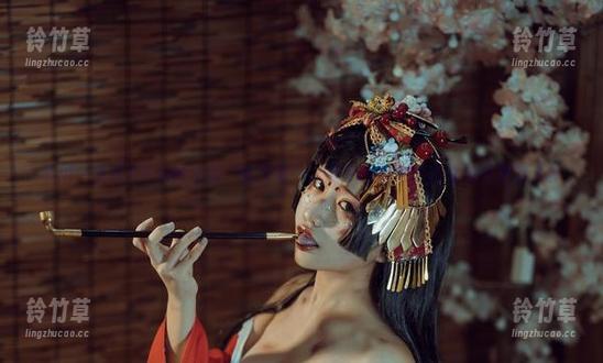 芊川一笑MNK 芊川一笑MNK和教室的“师生情”,要不我们来比比谁的笑更迷人?