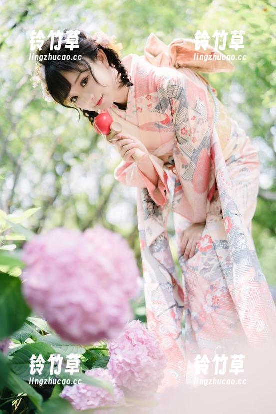 花柒Hana的吸引力：裸足美图分享，有没有觉得自己完全被俘获？