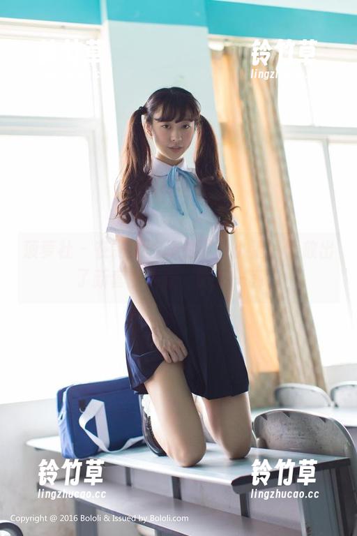菠萝社-小潘鼠 菠萝社 - 在制服的映衬下,小潘鼠又放出了新套图更新,眼前一亮!
