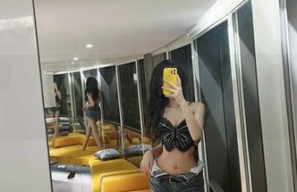 微密圈 – 葛征的红底高跟合集：看她如何玩转不平凡的日常