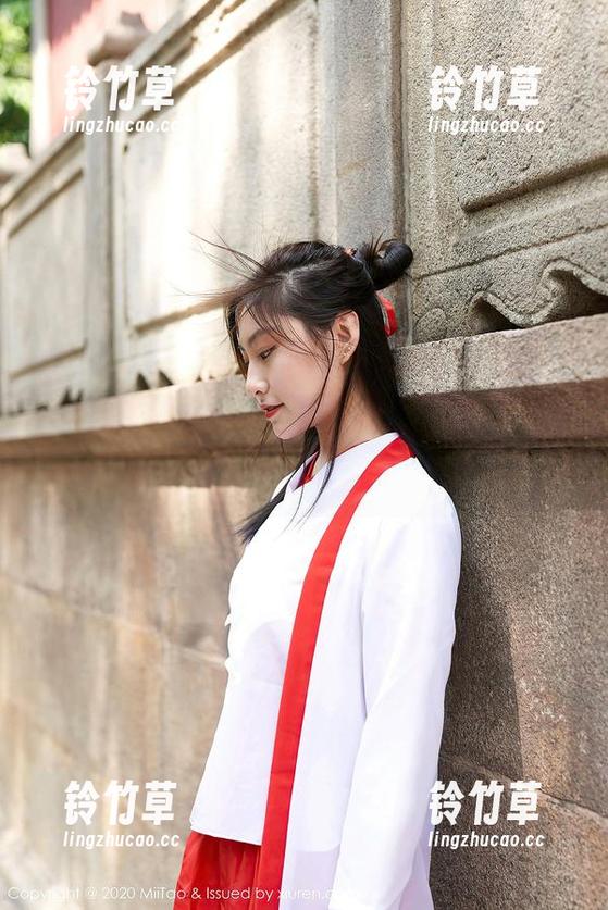 蜜桃社-小魔女lily 蜜桃社 - 小魔女lily眼镜写真集资源,简直让人“目瞪口呆”,说好的要淡定呢?