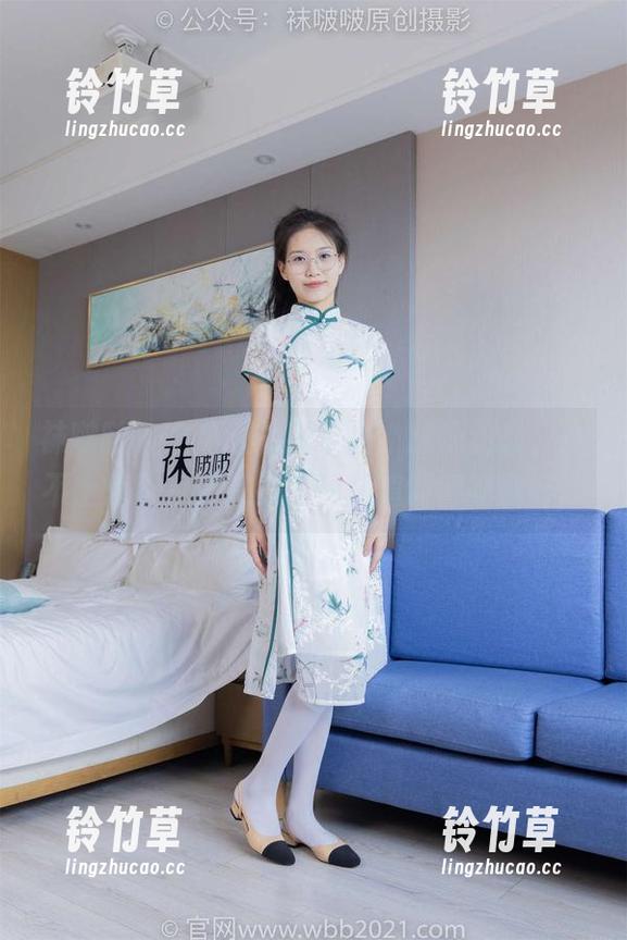 袜啵啵 - 小甜豆的新套图：这职业装，算不上惊艳，倒是把职场味道调得刚刚好。