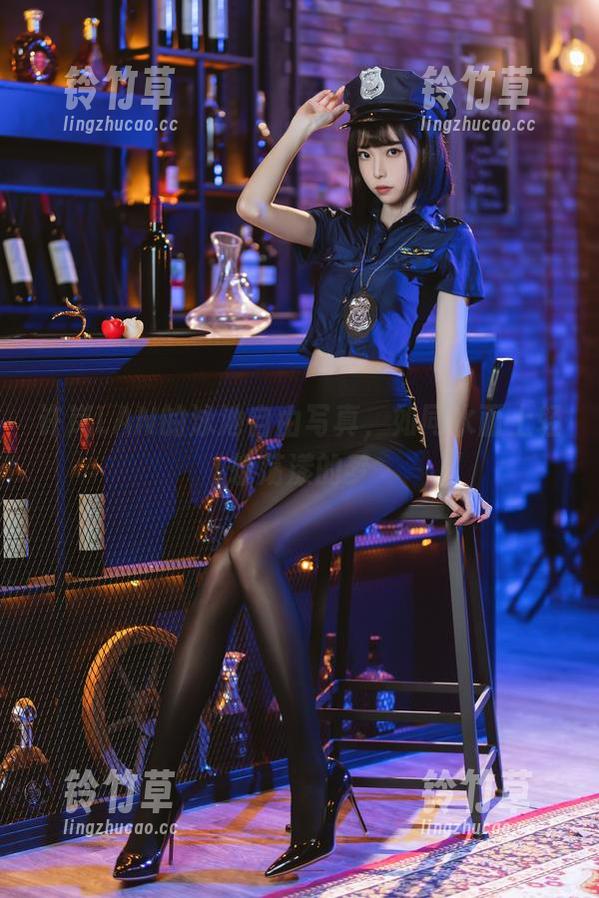 许岚LAN 许岚LAN的泳池自由写真,如同水面上轻轻荡漾的梦